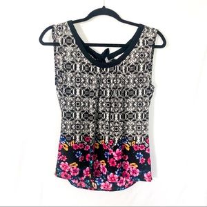 Candie’s Patterned Sleeveless Blouse Size Medium